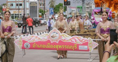 แห่เทียนพรรษา สุพรรณบุรี