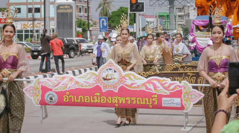 แห่เทียนพรรษา สุพรรณบุรี